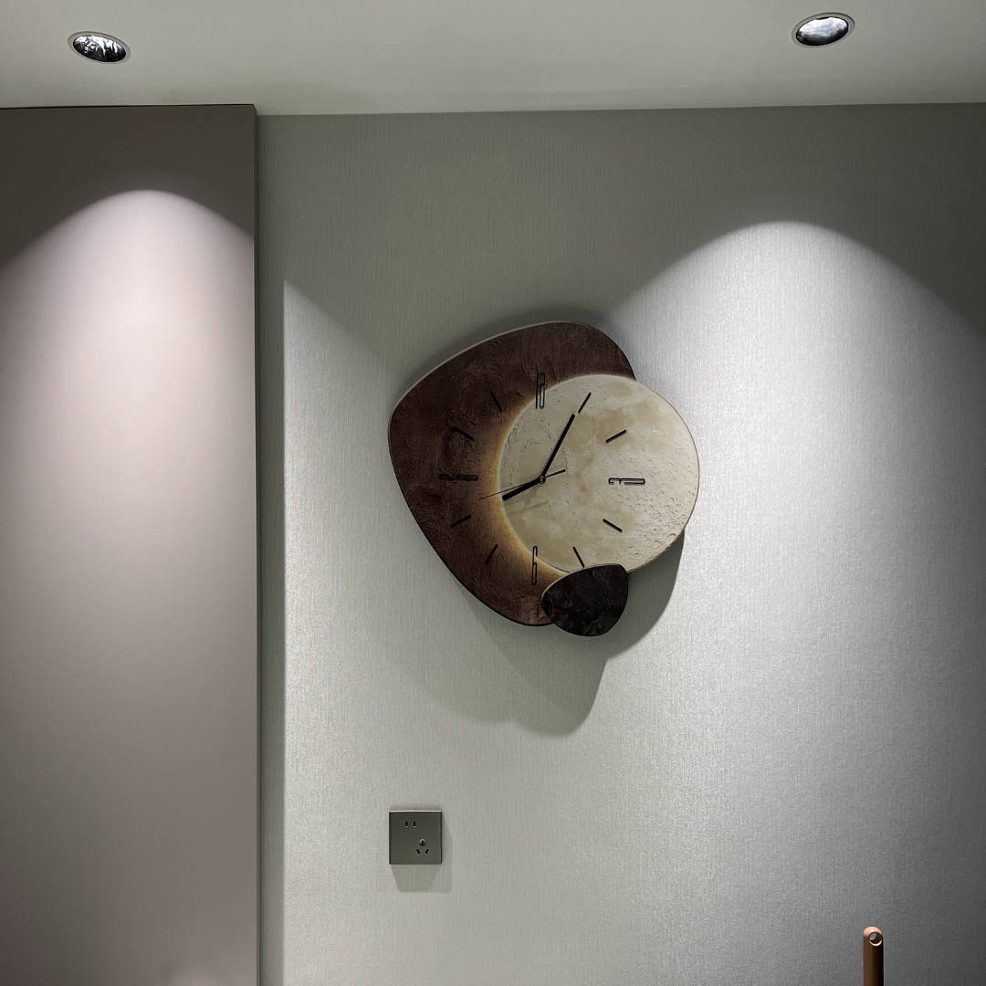 Skandinavisk Lyx Väggklocka – Modern Design med LED-belysning