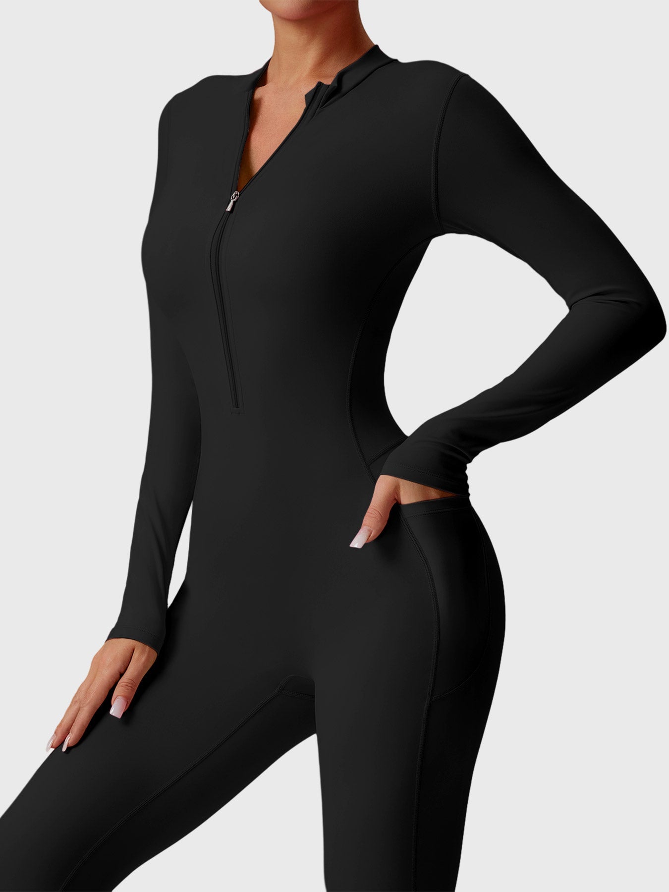 Utsvängd jumpsuit med lång ärm och dragkedja