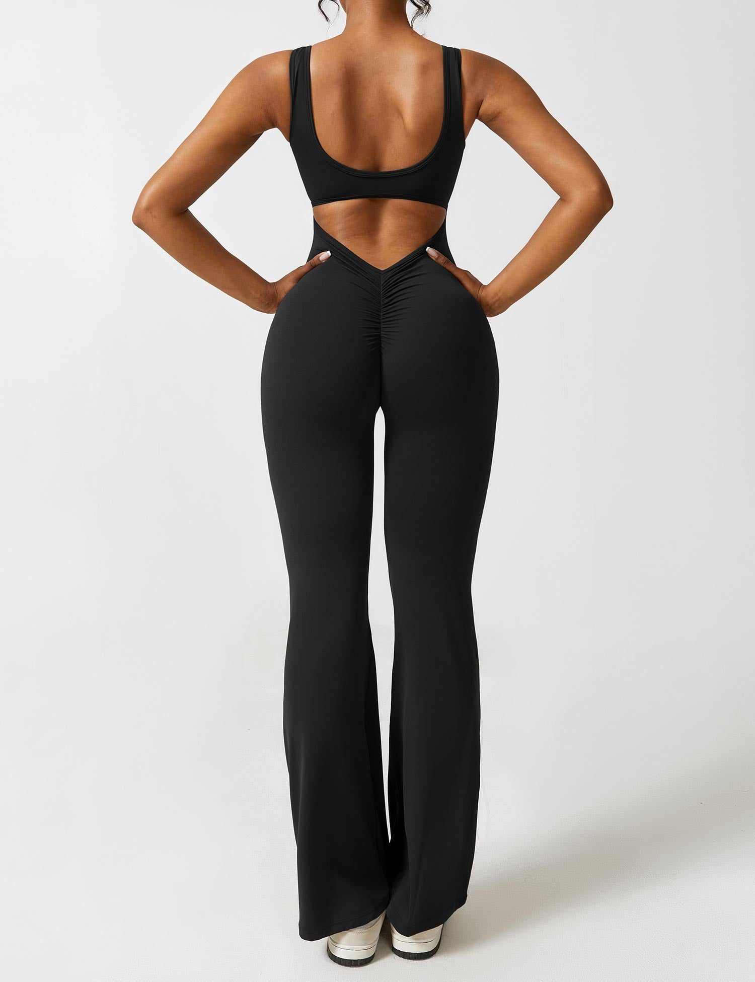 Jumpsuit med V-rygg och flärp