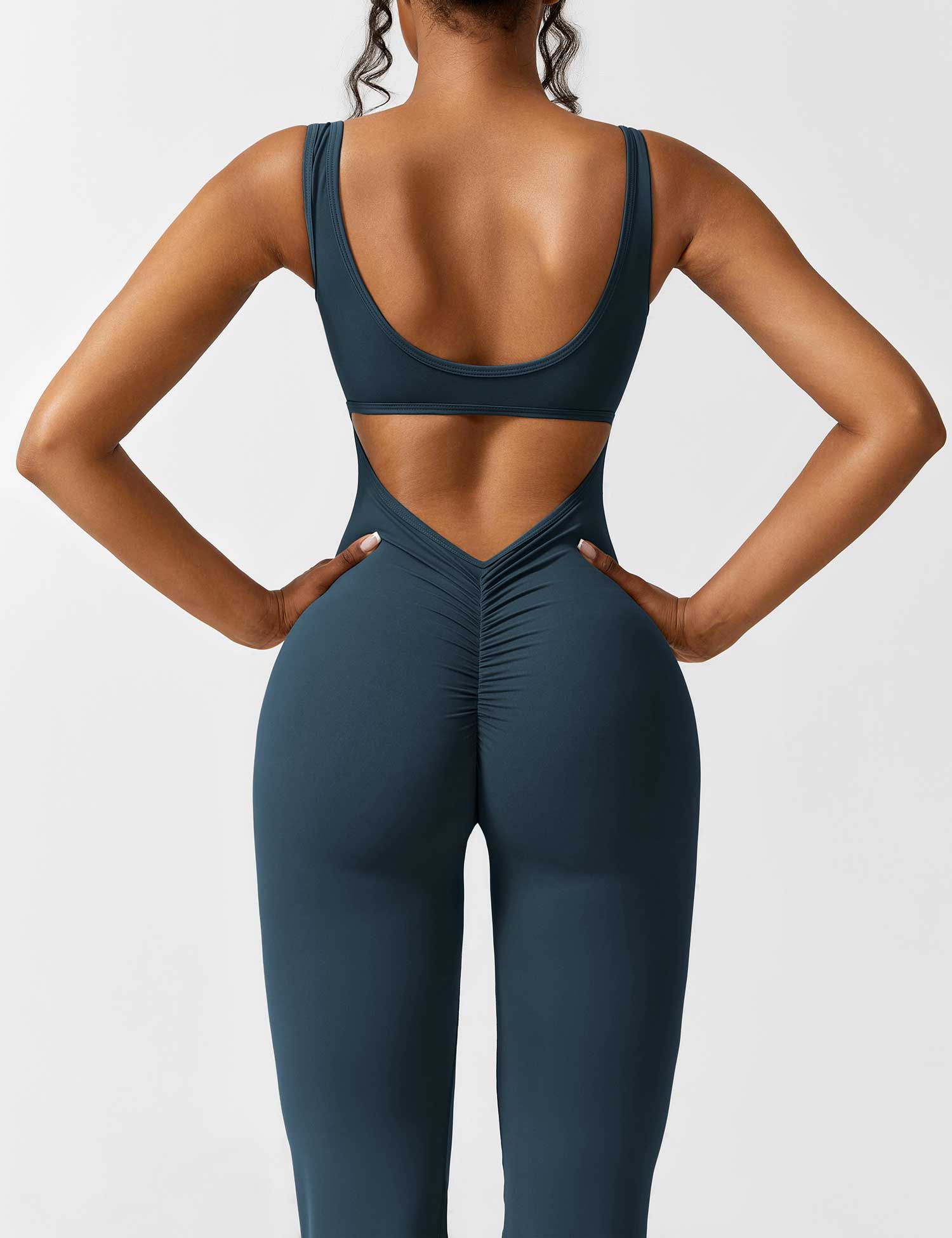 Jumpsuit med V-rygg och flärp