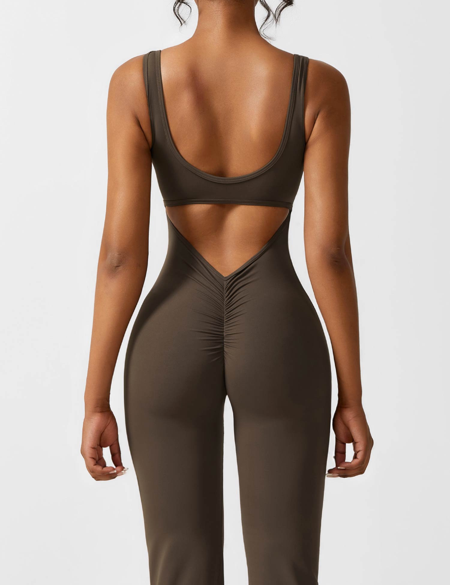 Jumpsuit med V-rygg och flärp