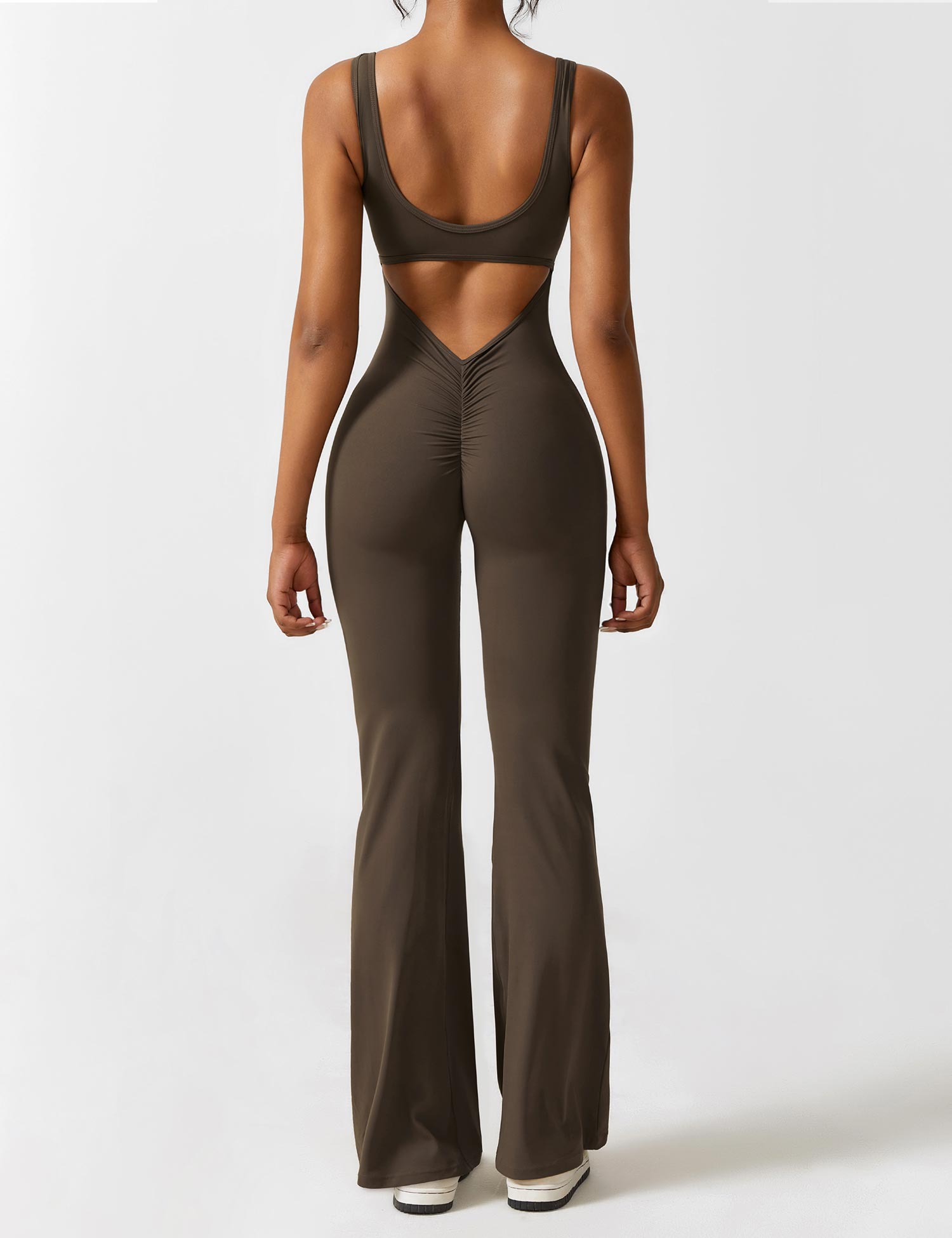 Jumpsuit med V-rygg och flärp