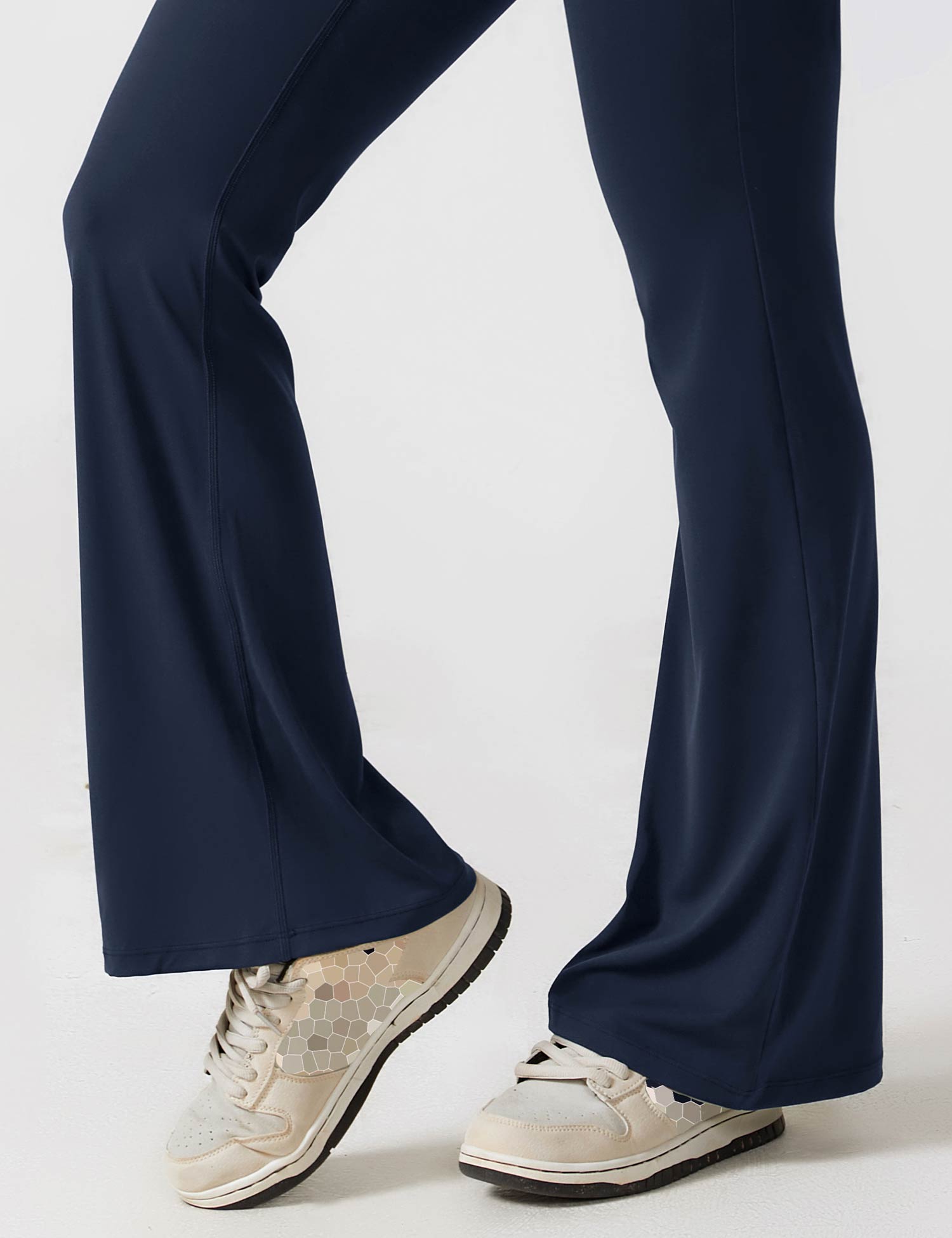 Jumpsuit med V-rygg och flärp