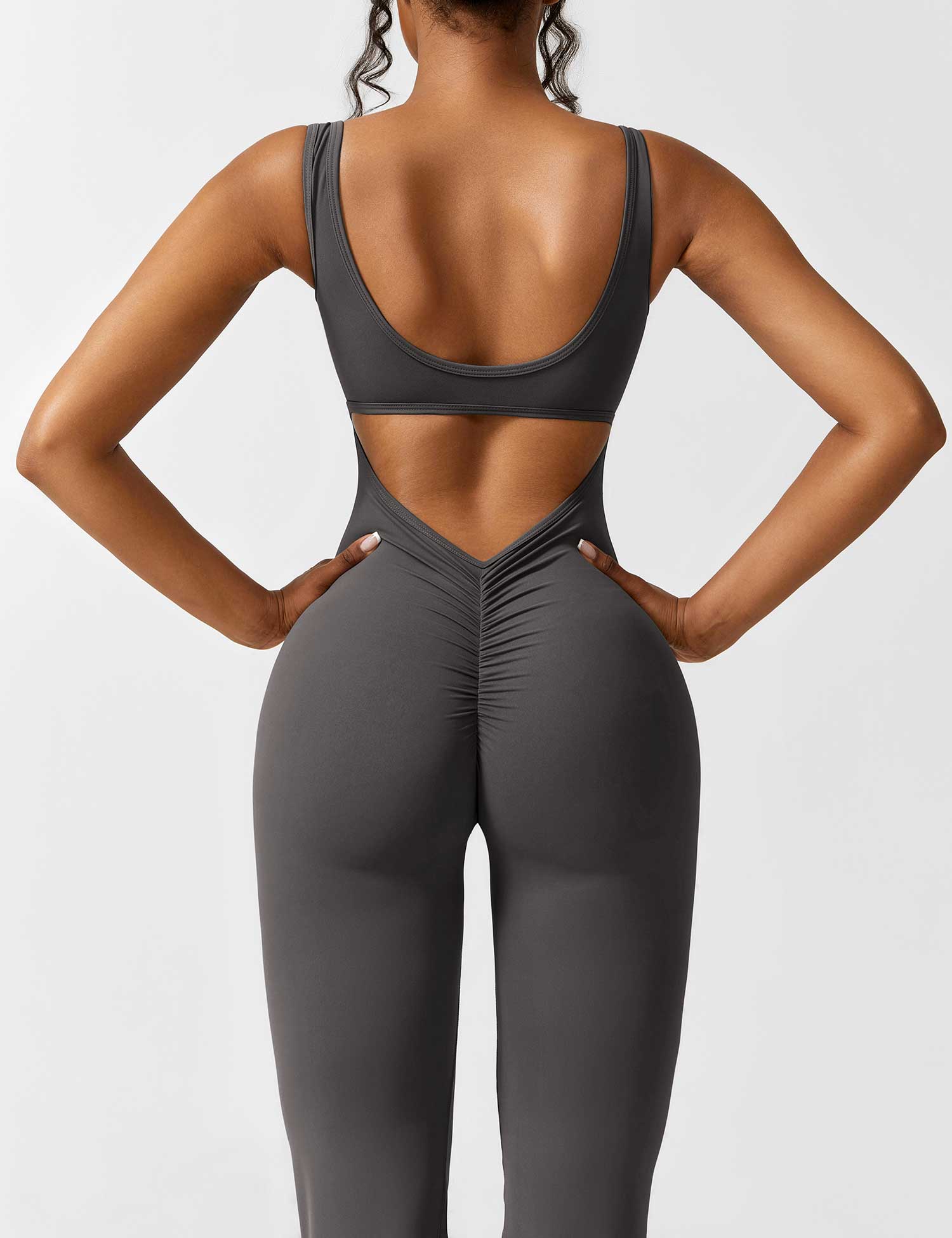 Jumpsuit med V-rygg och flärp