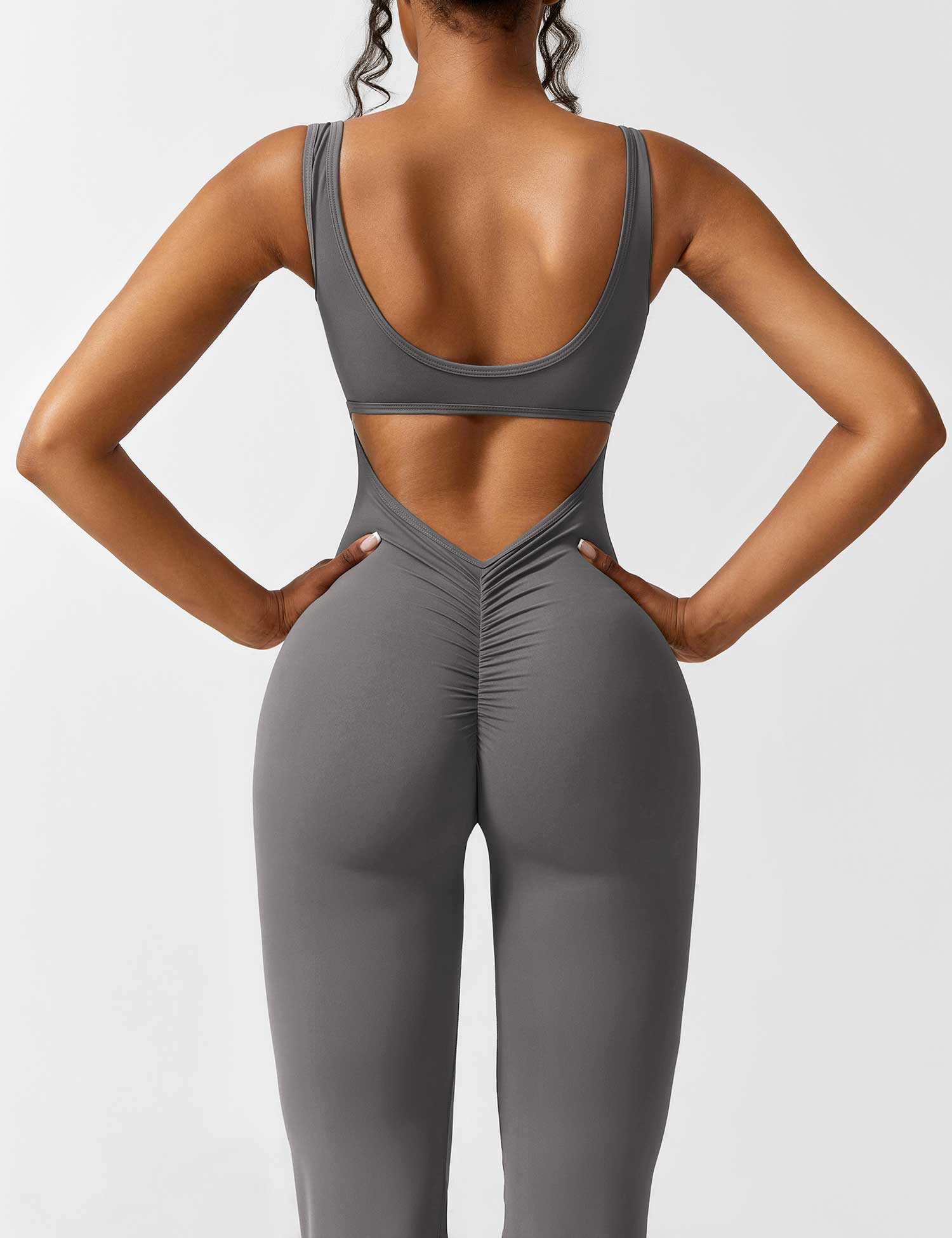Jumpsuit med V-rygg och flärp