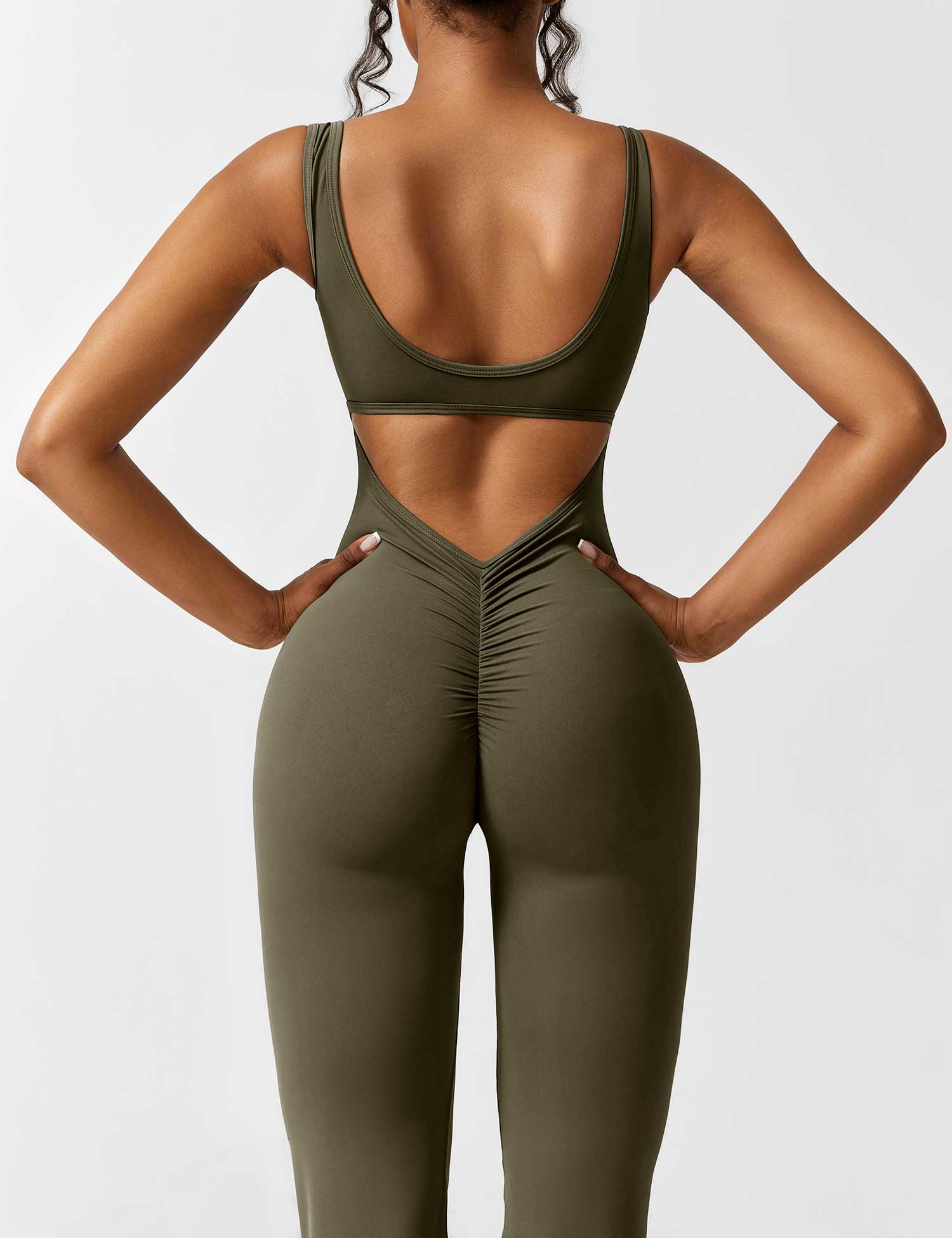 Jumpsuit med V-rygg och flärp