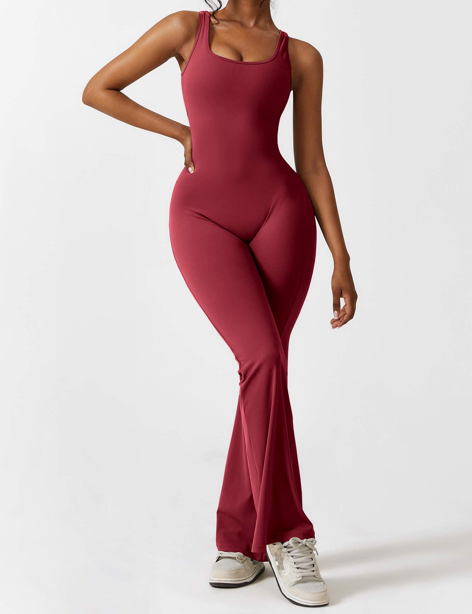 Jumpsuit med V-rygg och flärp
