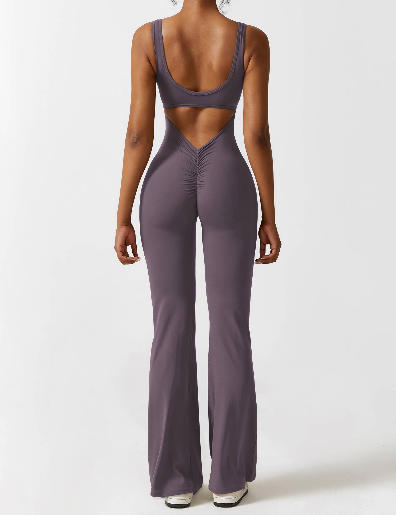 Jumpsuit med V-rygg och flärp